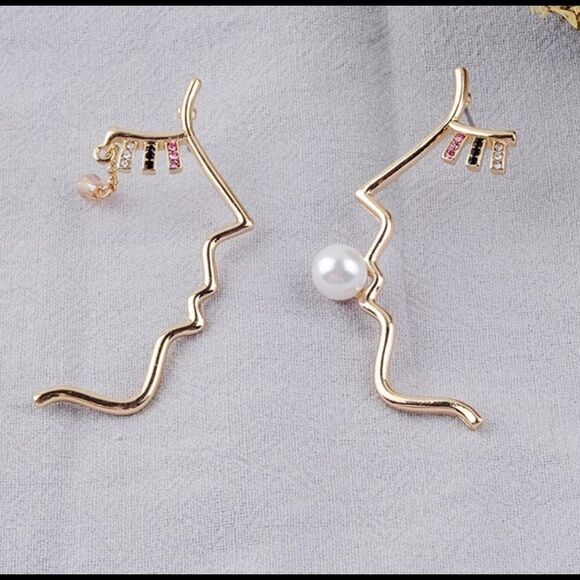 Chic Abstract Picasso Earrings - Picture 2 of 4